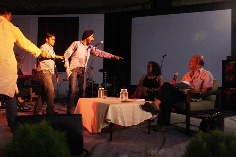 Tajinder-Bagga-Vishnu-Gupta-Threatening-Arundhati-Roy