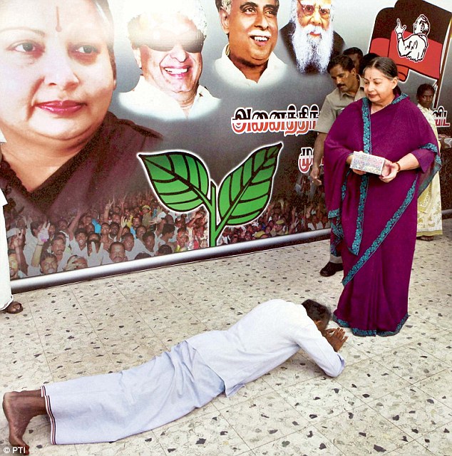 tamil nadu finance minister touching jayalalitha's feet