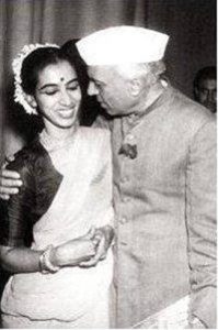 Nehru is congratulating Mrinalini Sarabhai after the Manushya performance in Delhi
