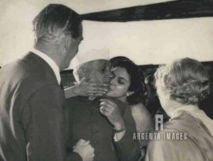 Nehru being kissed by his niece Nayantara Sehgal
