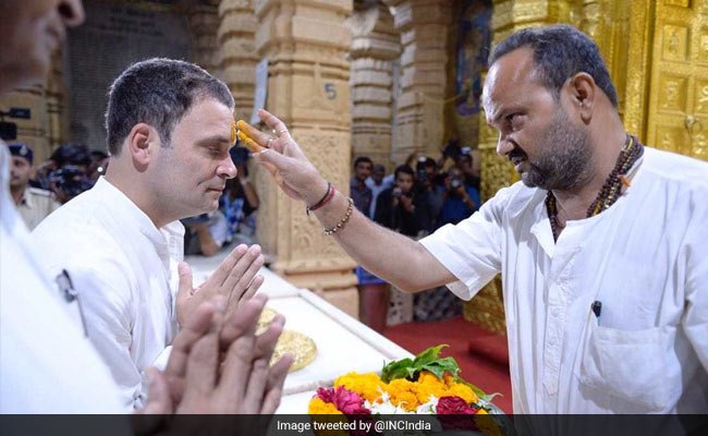 क्या राहुल गांधी ने गैर-हिंदू के रूप में सोमनाथ मंदिर में हस्ताक्षर किए?