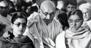 gandhi-with -manuben