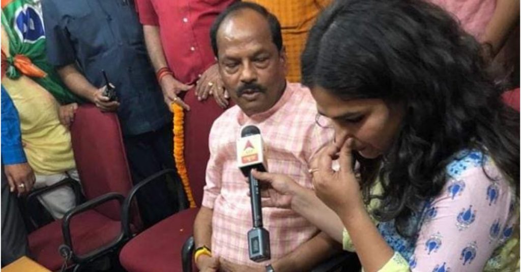 क्या झारखंड के मुख्यमंत्री रघुवर दास ने नशे में दिया इंटरव्यू? गलत दावा