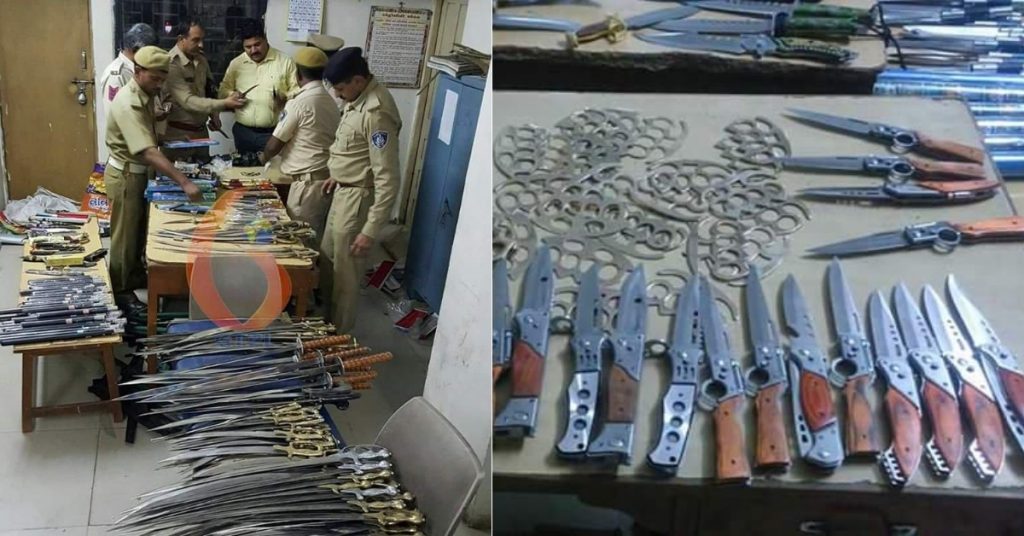 गुजरात में एक मस्जिद से हथियार बरामद? पुरानी तस्वीरें झूठे दावे से वायरल