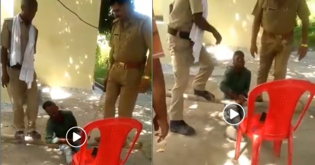 दो पुलिसवालों द्वारा एक व्यक्ति को प्रताड़ित करने का पुराना वीडियो झूठे दावों से वायरल