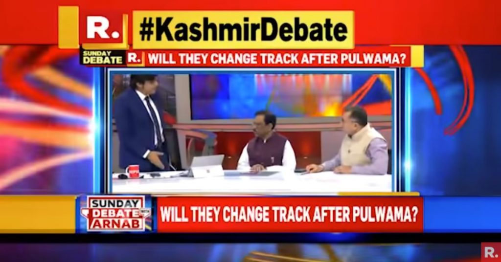 नहीं, आर्टिकल 370 फैसले के बाद अर्नब गोस्वामी ने नहीं कहा “हज़ारों को मारों”, पुराना वीडियो