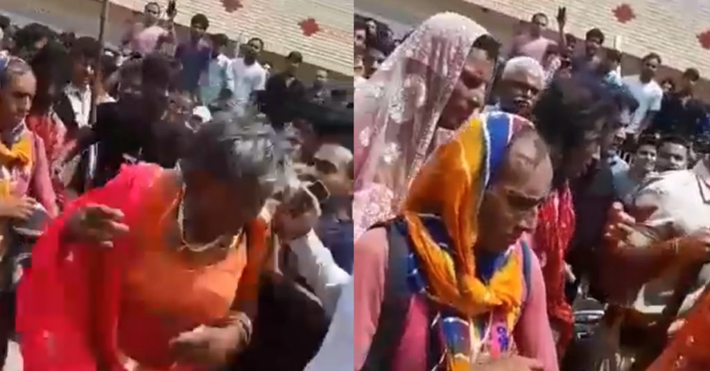 हरियाणा में महिलाओं के कपड़े पहने चार लोगों को भीड़ ने बच्चा चोर समझकर पीटा