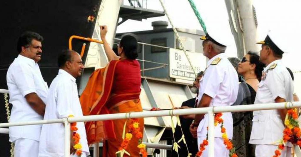 INS विक्रांत की पूजा करते पूर्व रक्षा मंत्री की पत्नी का पुराना वीडियो “ईसाई दीक्षा” के रूप में साझा