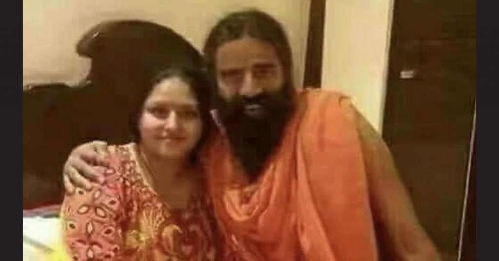 कैंसर मरीज के साथ बाबा रामदेव की पुरानी तस्वीर गलत संदर्भ में शेयर