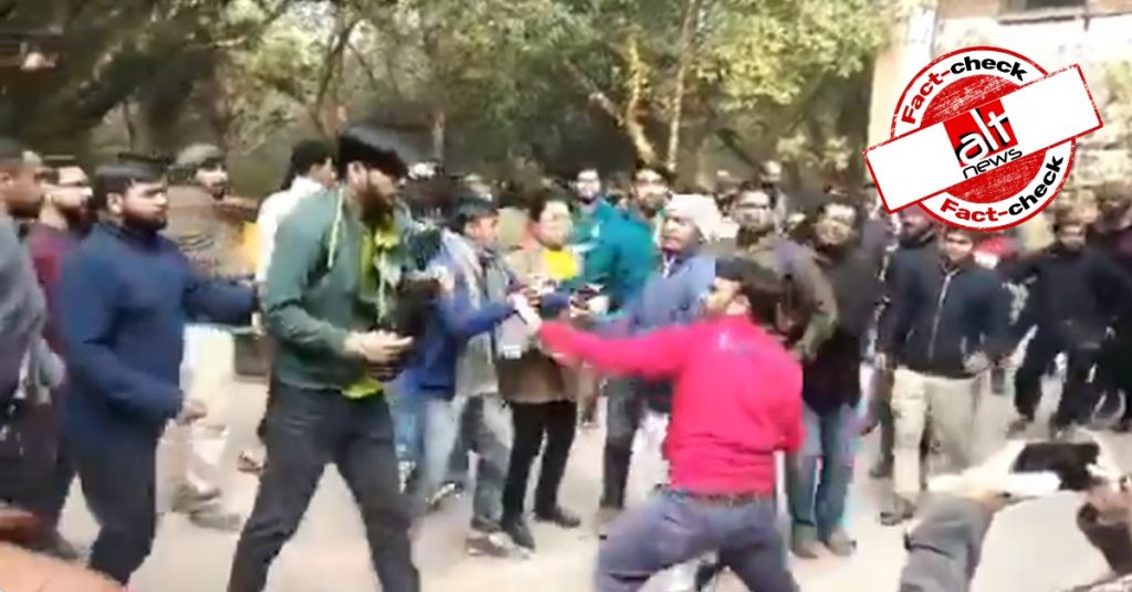 ABVP सदस्यों ने AISA छात्रों को पीटा, पत्रकारों ने वामपंथी छात्रों द्वारा ABVP पर हमला बताया