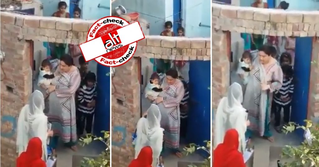 तारेक फ़तेह का झूठा दावा: पाकिस्तान में बच्चे को पोलियो का टिका लगावाने से इनकार करती मां