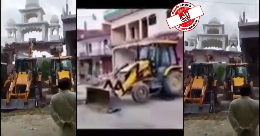 फ़ैक्ट-चेक : उन्नाव में अवैध तरीके से बनायी गयी मस्जिद, आलीशान घर तोड़े गये?