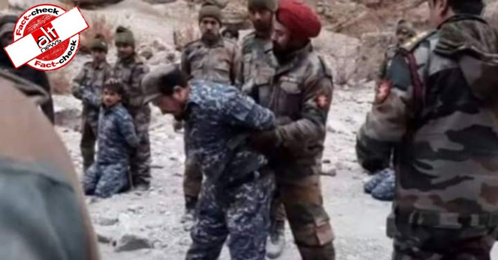 ये तस्वीर बंदी बनाये चीनी सैनिकों की नहीं, गलवान में भारत-चीन टकराव पर बनी फ़िल्म का दृश्य