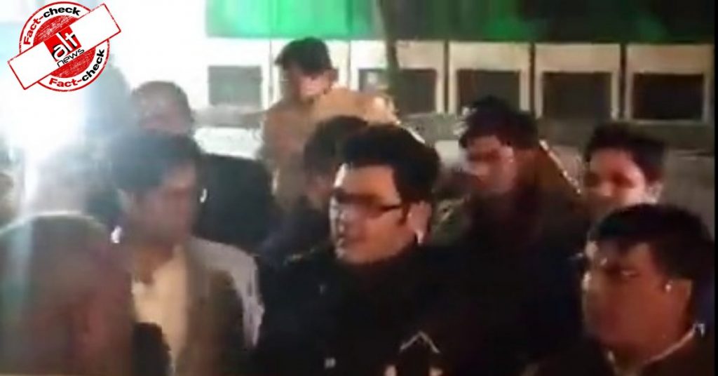 शेयर किये जा रहे वीडियो में UP पुलिसकर्मी को पीट रहा व्यक्ति सपा विधायक नहीं, ग़लत दावा