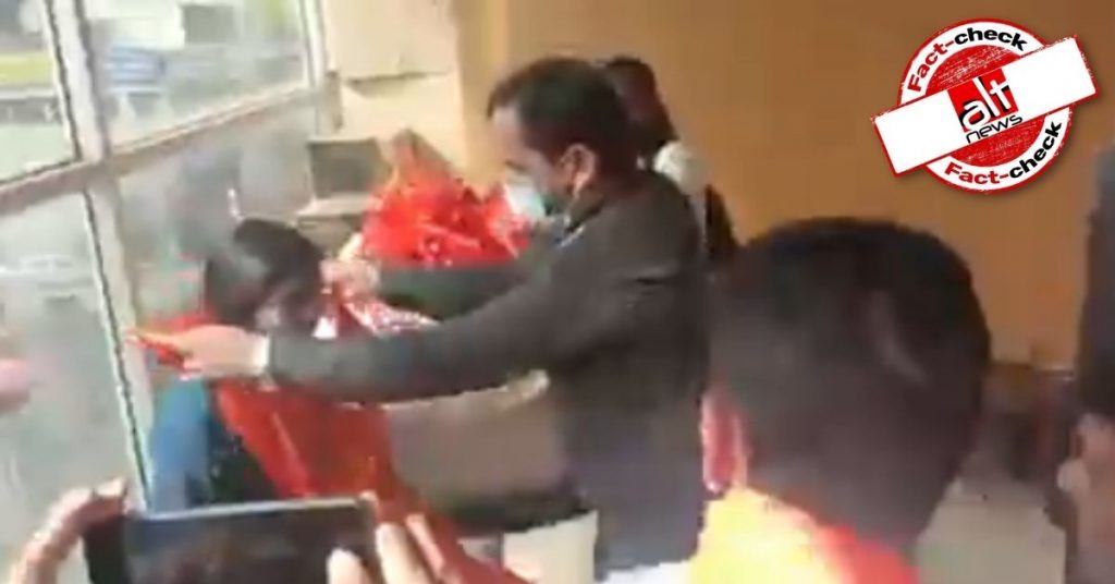 नासिक में ‘द कश्मीर फ़ाइल्स’ की स्क्रीनिंग के दौरान का वीडियो सांप्रदायिक दावे के साथ शेयर