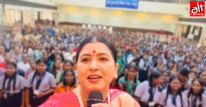 “दुर्गा बन, तू काली बन, कभी न बुर्के वाली बन”: काजल शिंगला ने स्कूली छात्राओं से नफरती नारे लगवाए