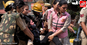 “कोई मीडिया नहीं है”: दिल्ली में पत्रकारों को घसीटा गया, हिरासत में लिया गया और अपमानित किया गया