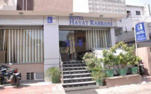 hotel owner hotelier attacked jaipur beef hayat rabbani