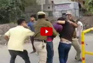 prashant-mishra-vinay-sharma-of-abvp-assaulting-AISA-students