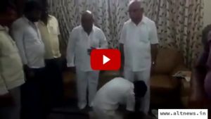 yeddyurappa-supporters-touching-his-feet