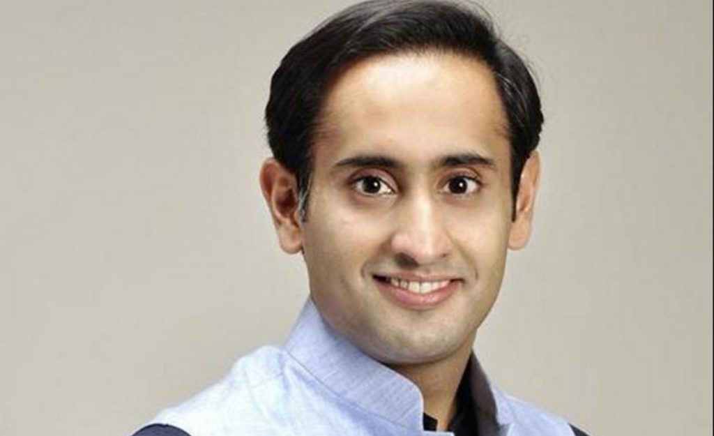 Rahul Kanwal gets called out on his Facebook Page for posting personal pictures of Rahul Gandhi