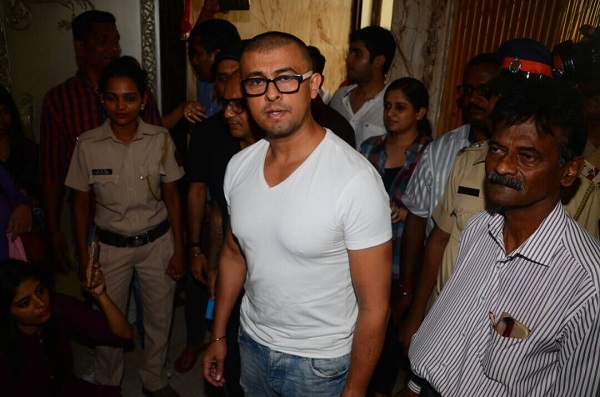 Sonu Nigam goes bald