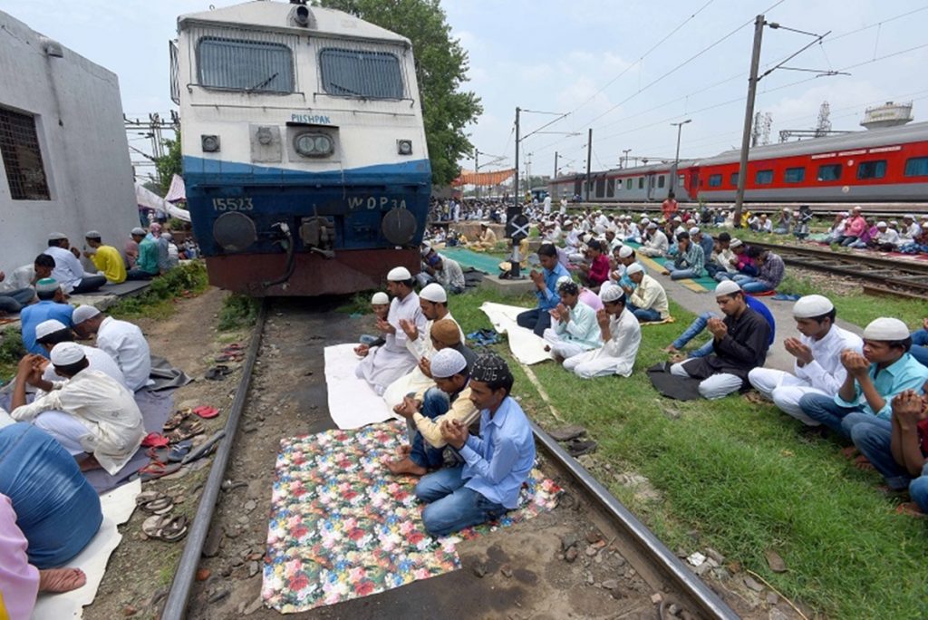 Was train with NEET students from Tamil Nadu delayed by devotees offering namaz?