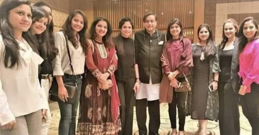 No, Shashi Tharoor isn’t with wives of Pak cricketers in this photograph