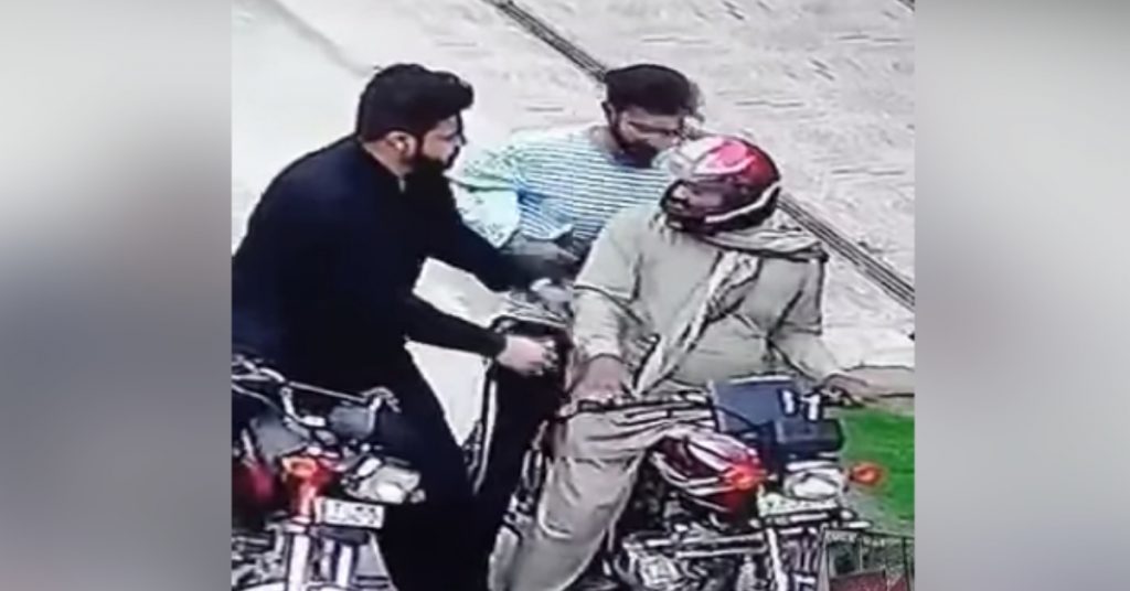 Video of robbery at gunpoint in Pakistan viral as Punjab, India