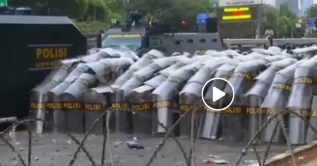Protest video from Indonesia shared as Kashmir by FB page imitating BBC News