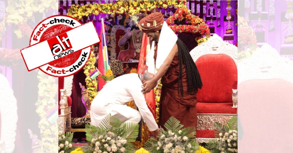 No, this is not Amit Shah touching the feet of Nithyananda