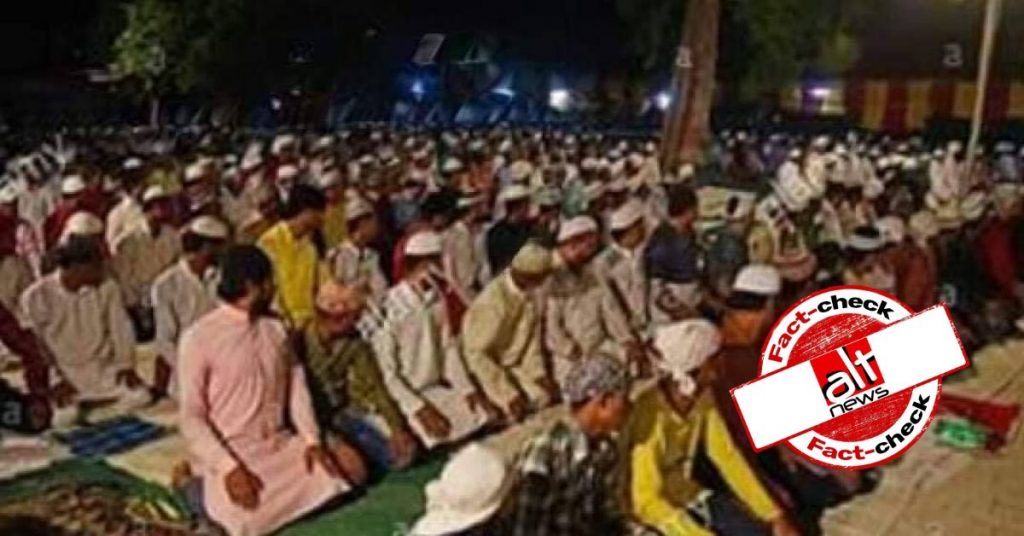 2018 image of Muslims offering prayers in UP shared as recent from Tamil Nadu