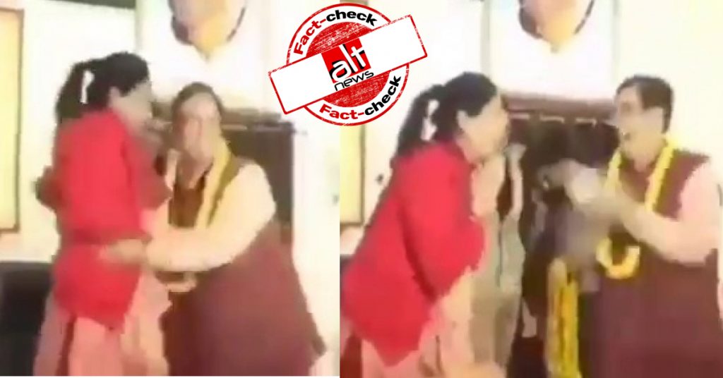 Fact-check: BJP leader Kalicharan Saraf misbehaved with woman on stage?