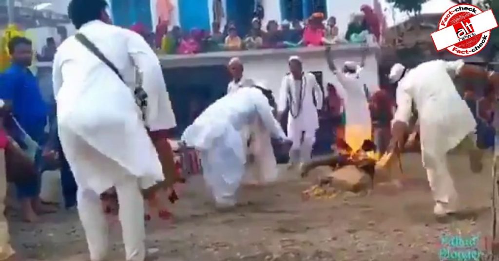 No, there aren’t any Muslims in this video ‘mocking’ Hindu culture