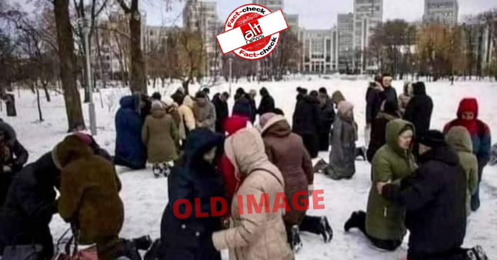 Photo of Ukrainians praying in snow is not related to ongoing crisis