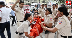 Despite Supreme Court directive, Delhi Police detains journalists on duty on second consecutive day